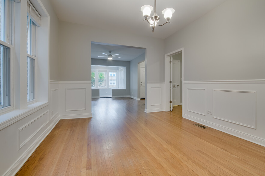 Building Photo - 5039 W Cullom Ave