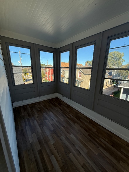 Building Photo - 1342 W 69th St