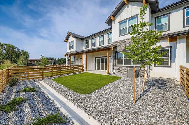 Building Photo - 2502 Colt Wy