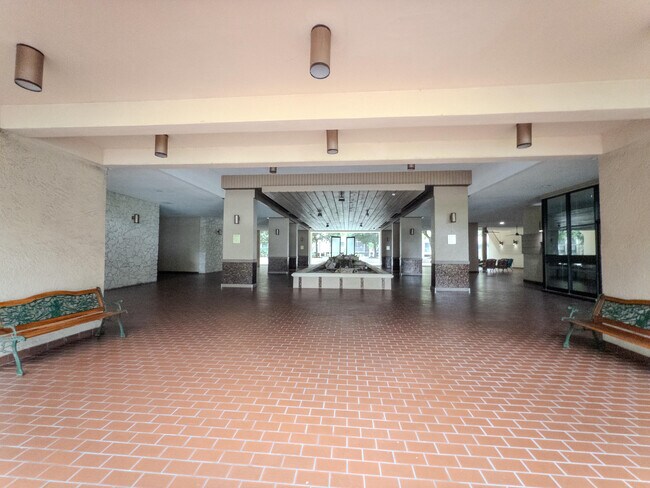 Building Photo - 2800 N 46th Ave