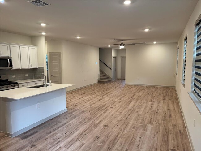 Building Photo - 14012 Zuhause Dr