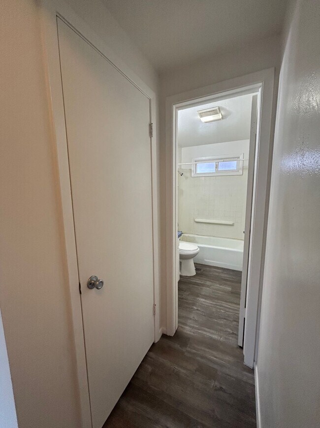 Building Photo - 547 Poole-2