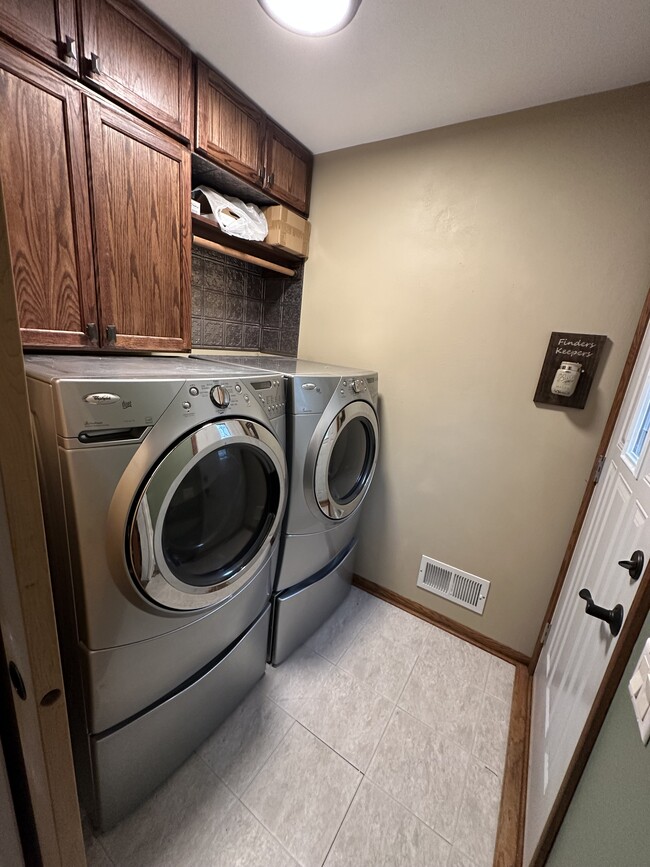 Building Photo - 1009 Stanford Dr