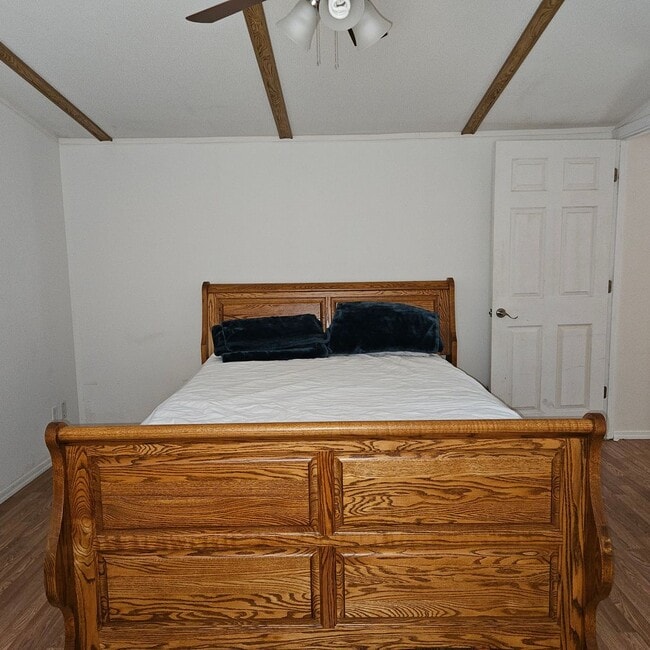 Building Photo - Furnished 2 bedroom, 2 bath available now