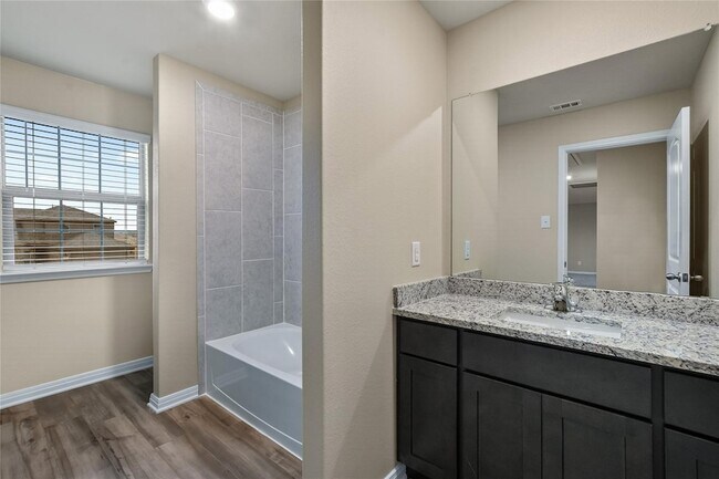 Building Photo - 290 Moonstone Way