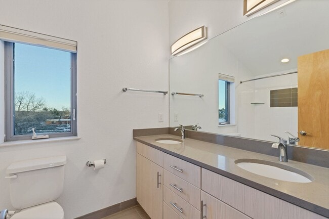 Building Photo - Move In READY!!!   Single family home in s...