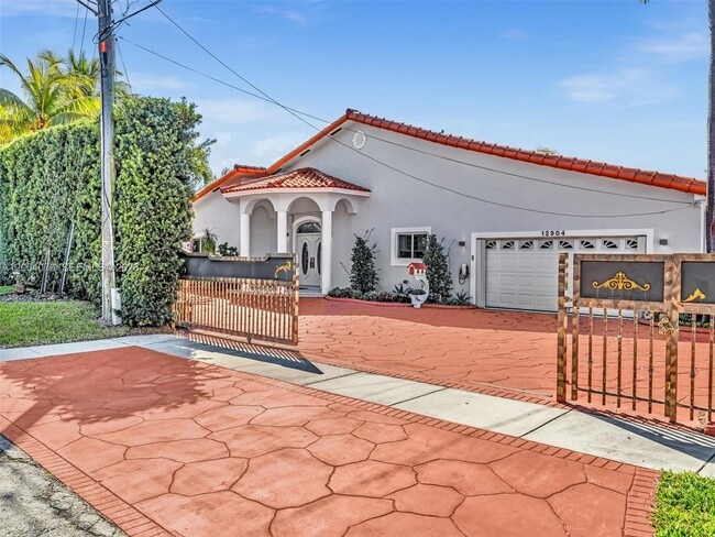 Building Photo - 12904 Banyan Rd