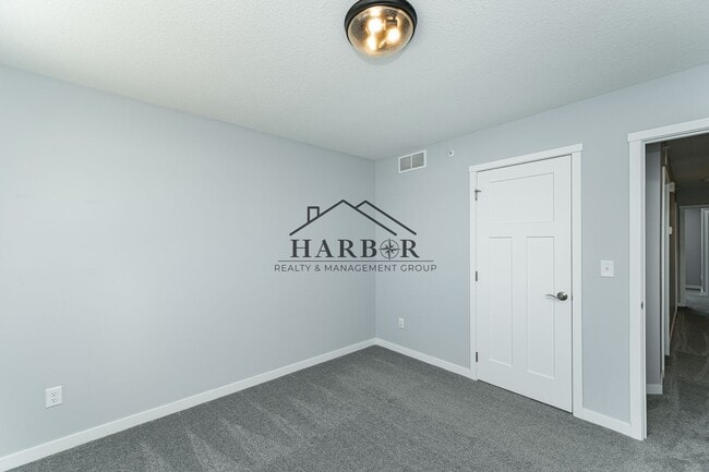 Building Photo - Contemporary 2 Bedroom Townhome - Kasson MN