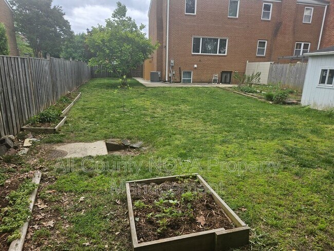 Building Photo - 3353 Ardley Ct