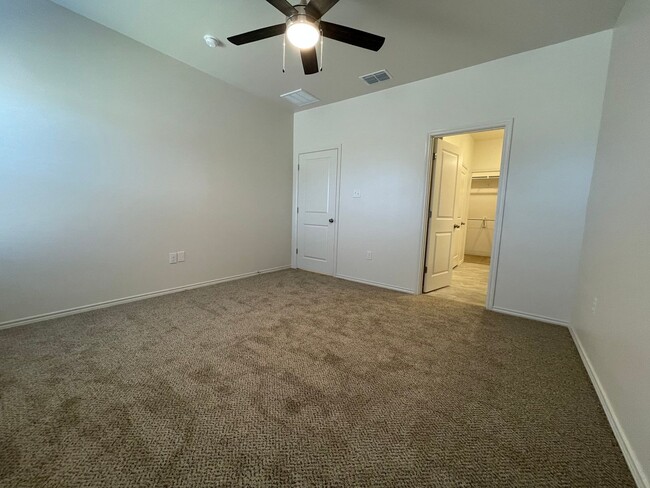 Building Photo - Beautiful New Townhome in North Lubbock Cl...