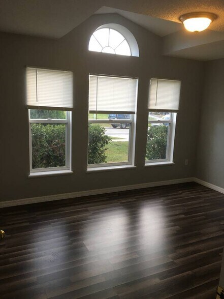 Building Photo - 15937 Wilkinson Dr