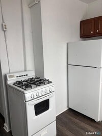 Building Photo - 32 Pequonnock St