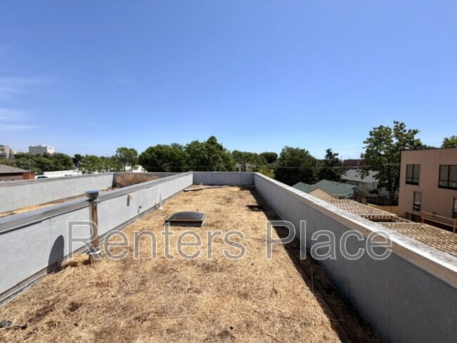 Building Photo - 1411 S Rockford Ave
