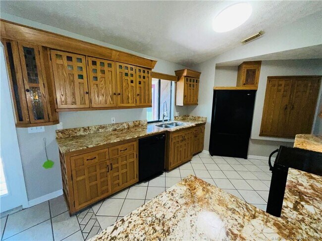 Building Photo - 1634 SW Gemini Ln