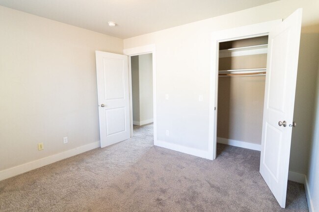 Building Photo - 2233 Buckrake Ave