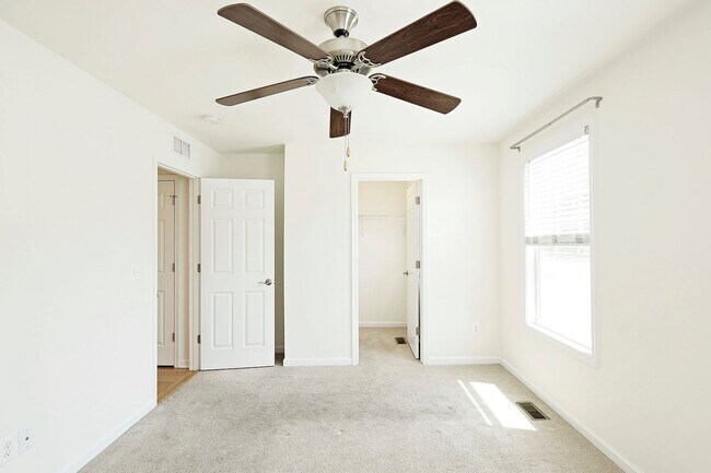 Building Photo - Pet-Friendly Fry's Spring Townhome Near 5t...