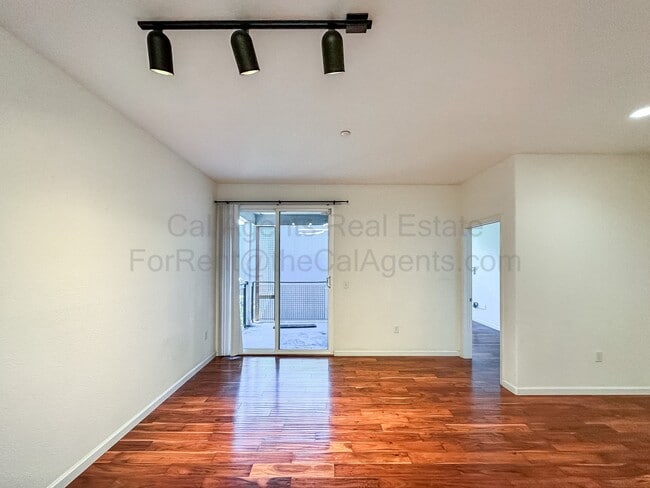 Building Photo - 1121 40th St