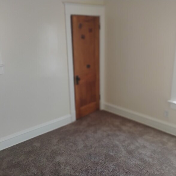 Building Photo - 2914 Bales Ave