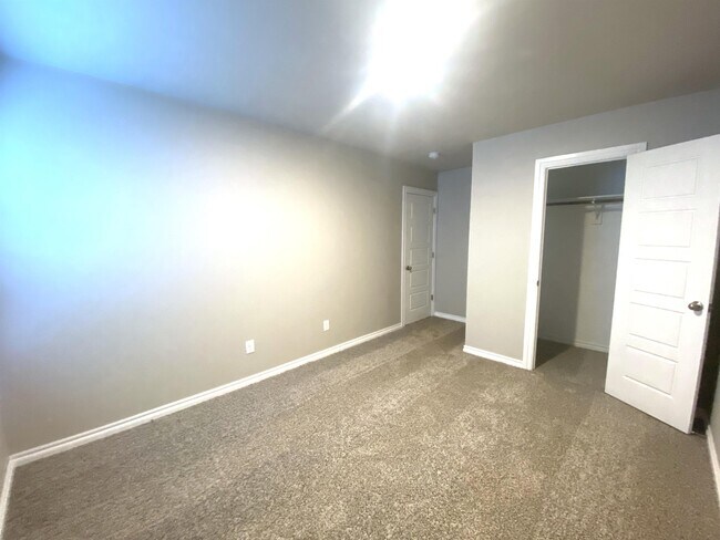 Building Photo - 2740 Alice Wy