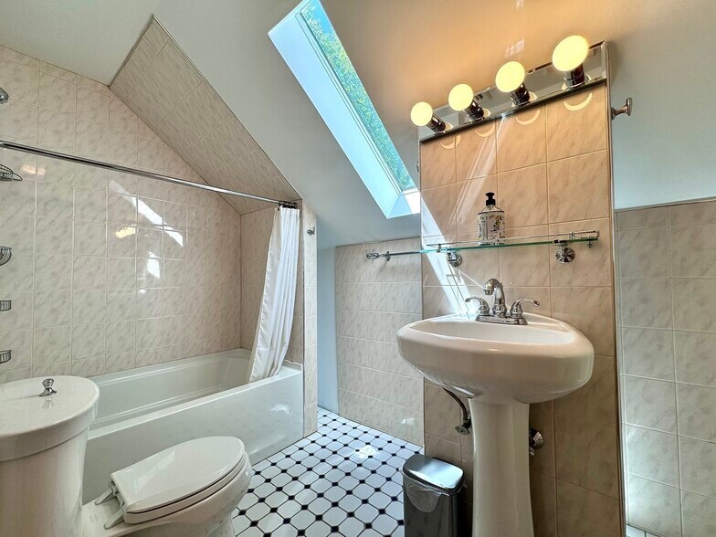 Building Photo - 27 Gammons Rd