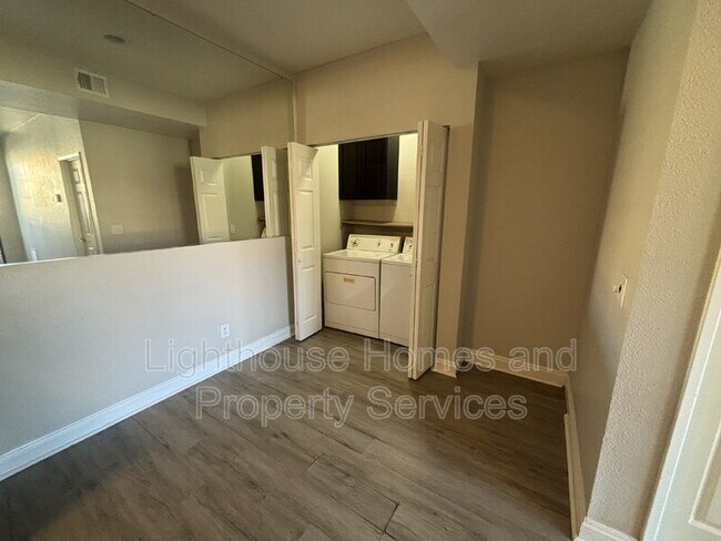 Building Photo - 5122 S Jones Blvd
