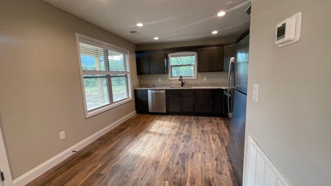 Building Photo - Cosby 2/2 Brand New Duplex