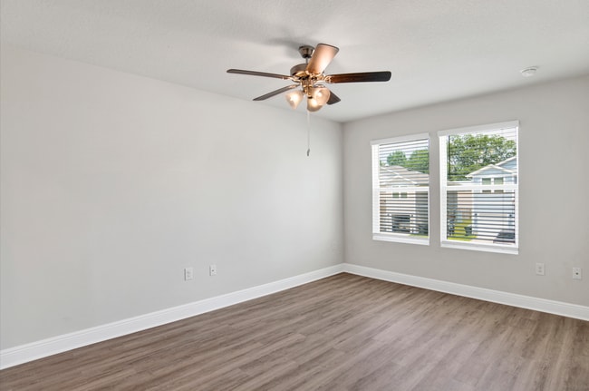 Building Photo - New Townhome near UWF and Nine Mile Rd