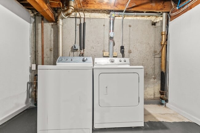 Building Photo - 45 Stanford Dr