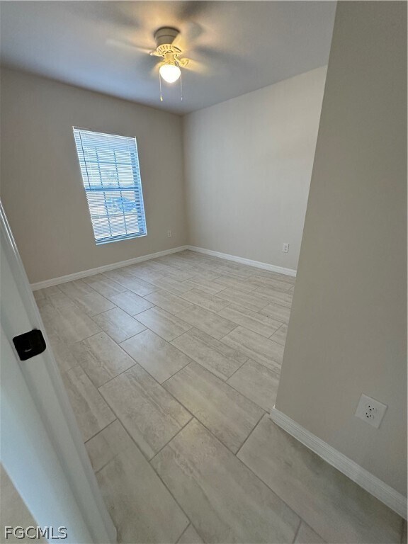 Building Photo - 3821 SW 9th Ave