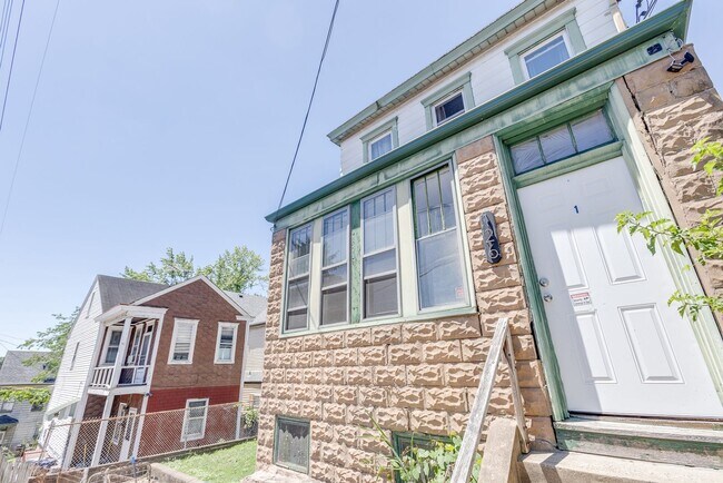 Building Photo - AVAILABLE APRIL 2026