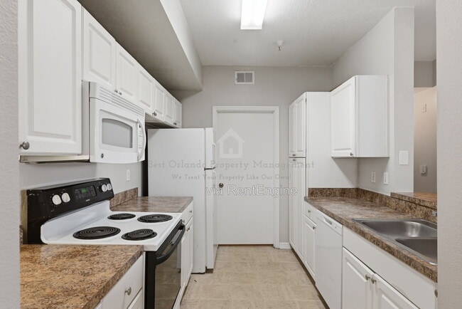 Building Photo - 5572 Metrowest Blvd