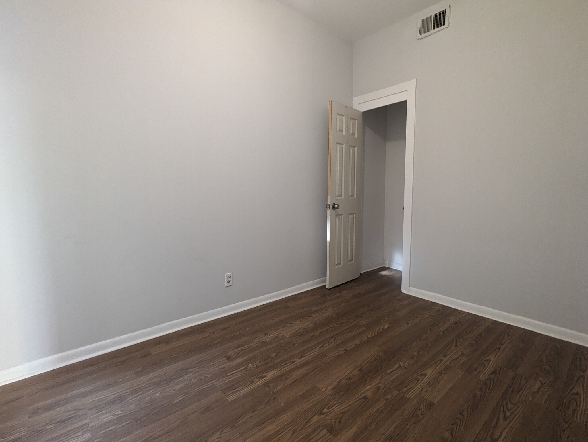 Building Photo - 1423 N Maplewood Ave