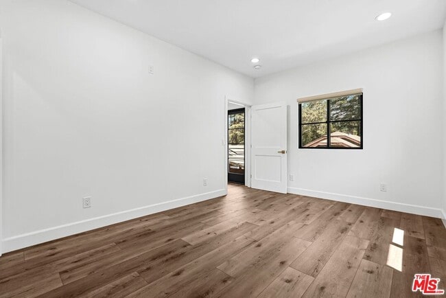Building Photo - 720 W Altadena Dr