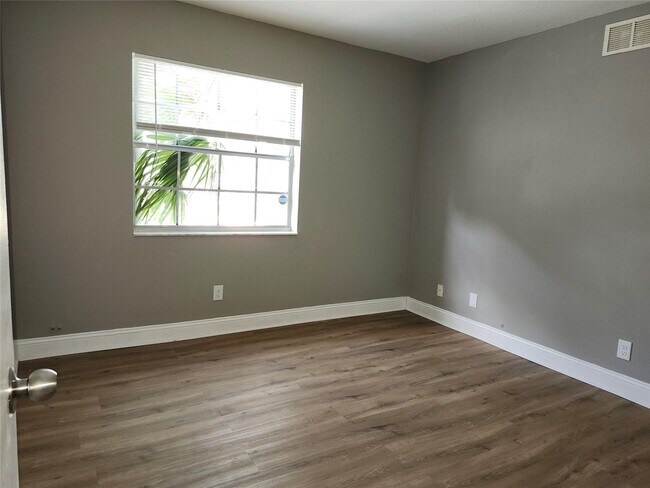 Building Photo - 475 St