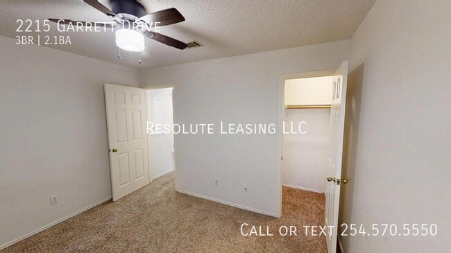 Building Photo - 2215 Garrett Dr