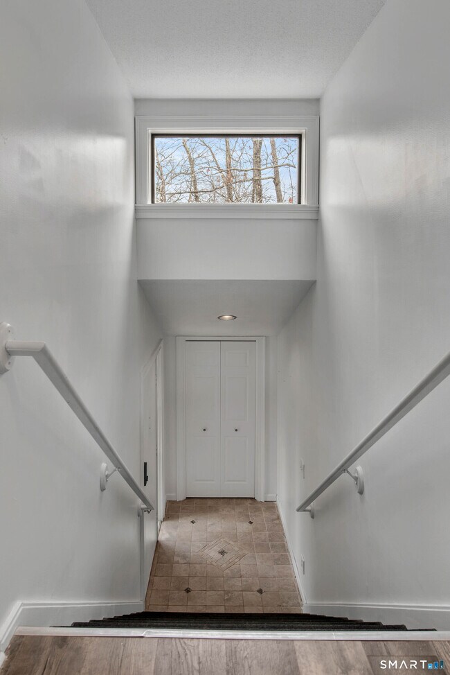 Building Photo - 7 Cottonwood Dr
