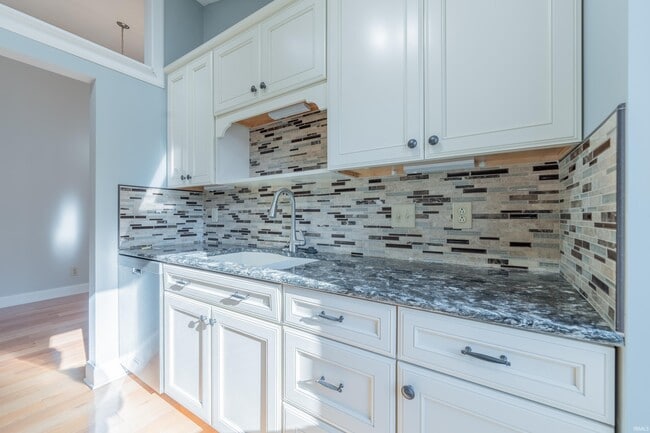 Building Photo - 657 E Heather Dr