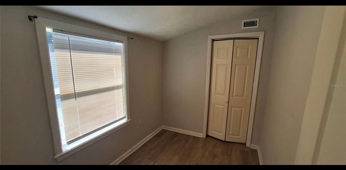 Building Photo - 821 Newton Ave S