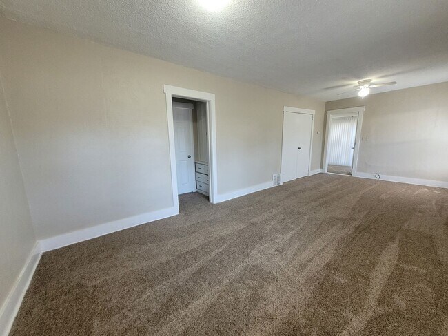 Building Photo - Four bedroom home on Indianola Ave with large yard and two decks!