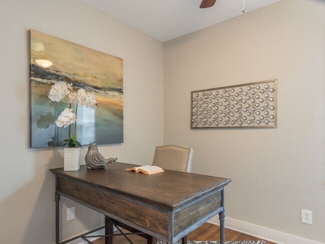 Building Photo - FULLY RENOVATED - 3BR/2BA in Colonial Acre...