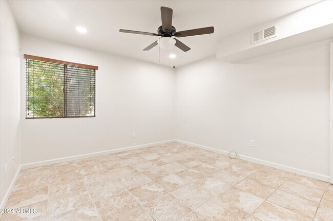 Building Photo - 5877 N Granite Reef Rd