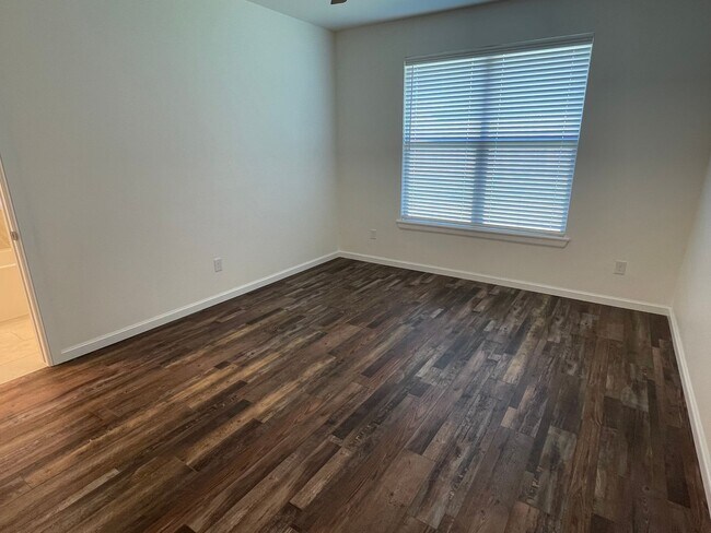 Building Photo - Beautiful 4 Bed, 3 Bath Home In St. James ...