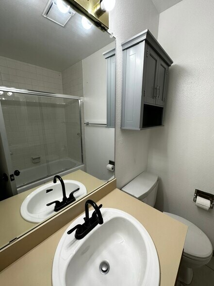2ND FULL BATHROOM - 3260 47th St