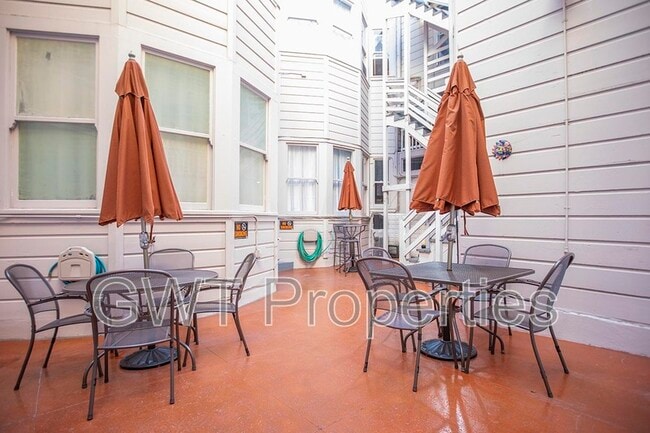 Building Photo - 321 Ivy St