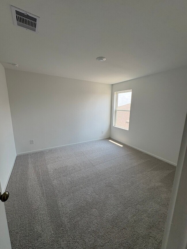 Building Photo - 16810 Great Highlands Dr
