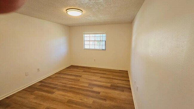 Building Photo - 1112 W Main St