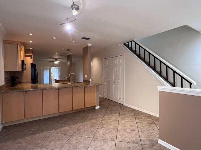 Building Photo - Beautifully updated 2 bedroom 2 1/2 baths ...