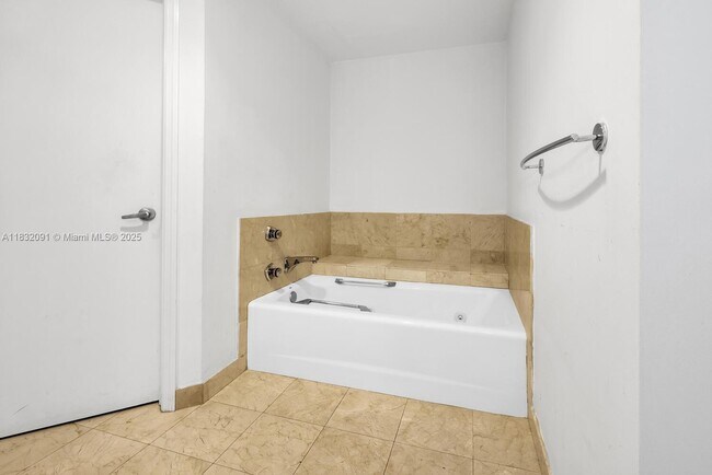 Building Photo - 888 Brickell Key Dr