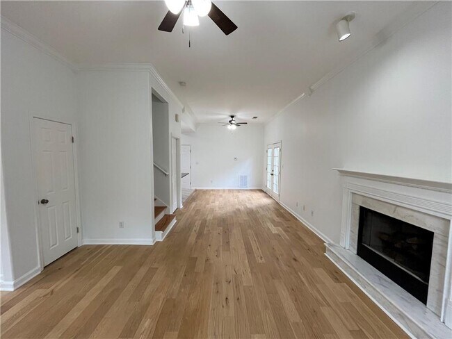 Building Photo - 889 Crew St SW