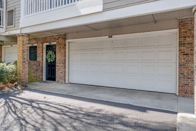 Building Photo - FULLY FURNISHED 2 BED 2 BATH TOWNHOME IN GREENHILLS $2500 PER MONTH.